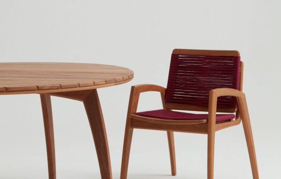 Cadeira_Velo_com_braço_e_Mesa_de_Jantar_Velo