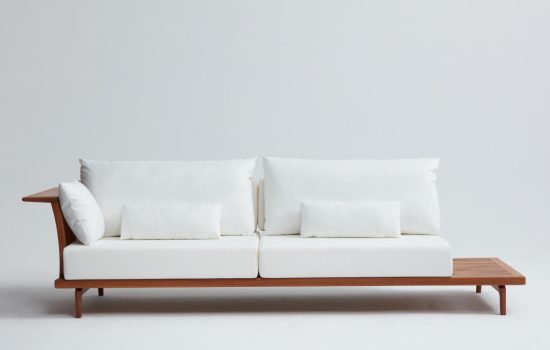 Daniela-Ferro-Sofa-Aracari-com-mesa-lateral-a