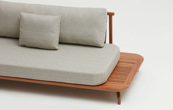 Sofa_Zoe_com_mesa_lateral_detalhe_1
