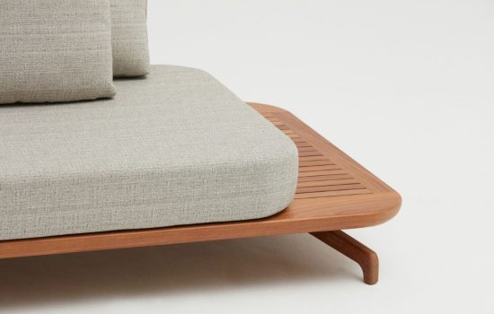 Sofa_Zoe_com_mesa_lateral_detalhe_2